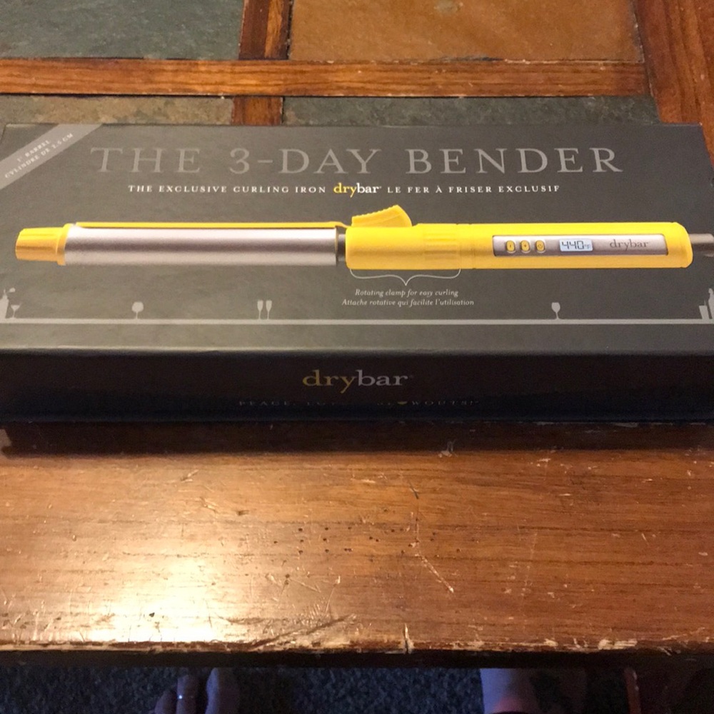 Drybar 1” barrel 3 day bender curling iron